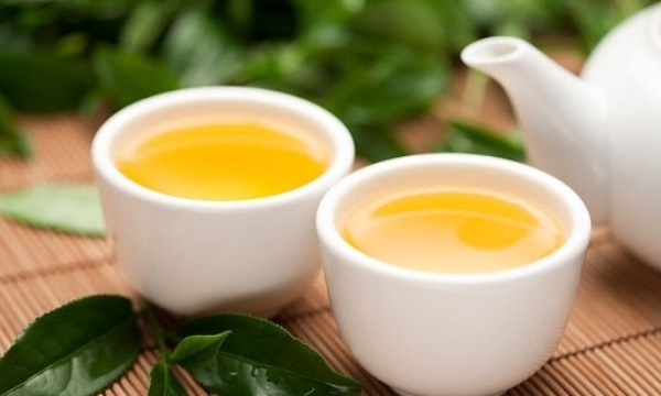 Tác dụng trị mụn bằng trà xanh